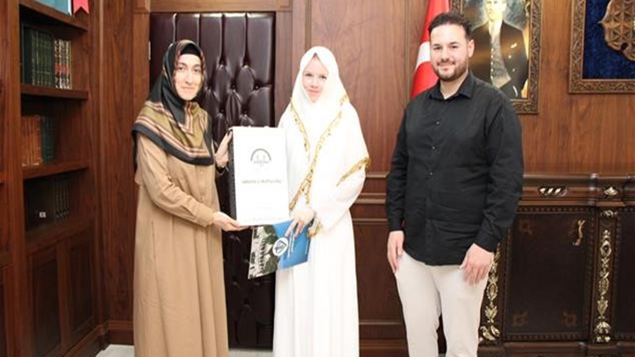 Alman Anna Müslüman Oldu (2)