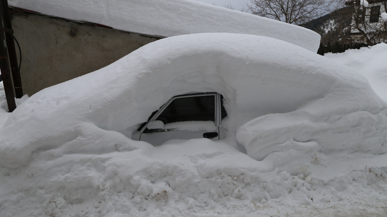 Araçlar Kar Altında Kayboldu, Kastamonulular Kürek Başında (1)