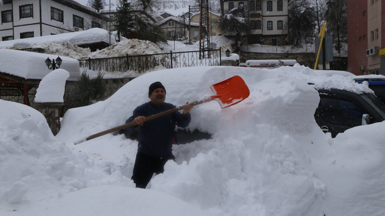 Araçlar Kar Altında Kayboldu, Kastamonulular Kürek Başında (2)