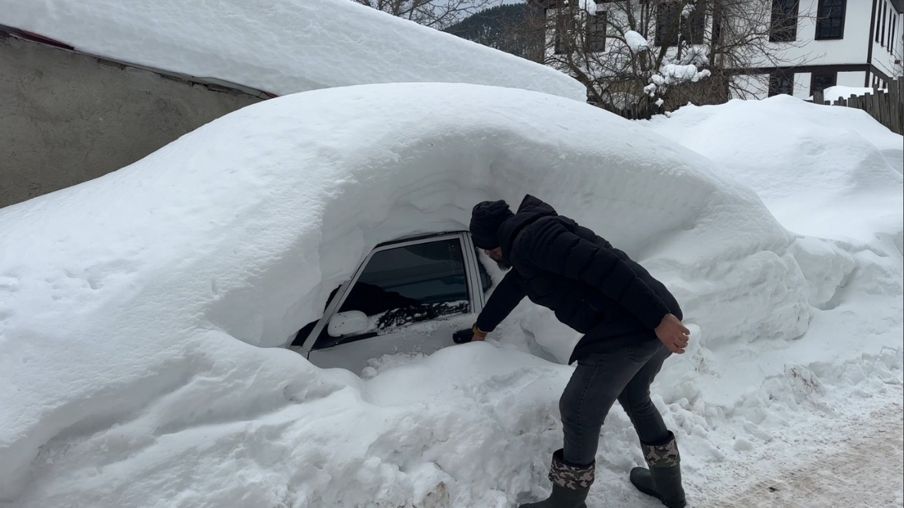 Araçlar Kar Altında Kayboldu, Kastamonulular Kürek Başında (4)