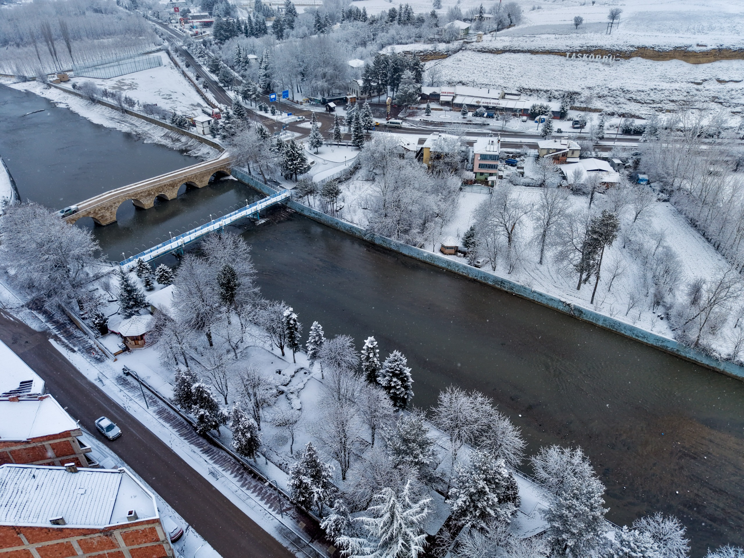 Atatürk’ün Şehir Planını Yaptırdığı Taşköprü, Beyaz Örtüyle Kartpostala Döndüw2