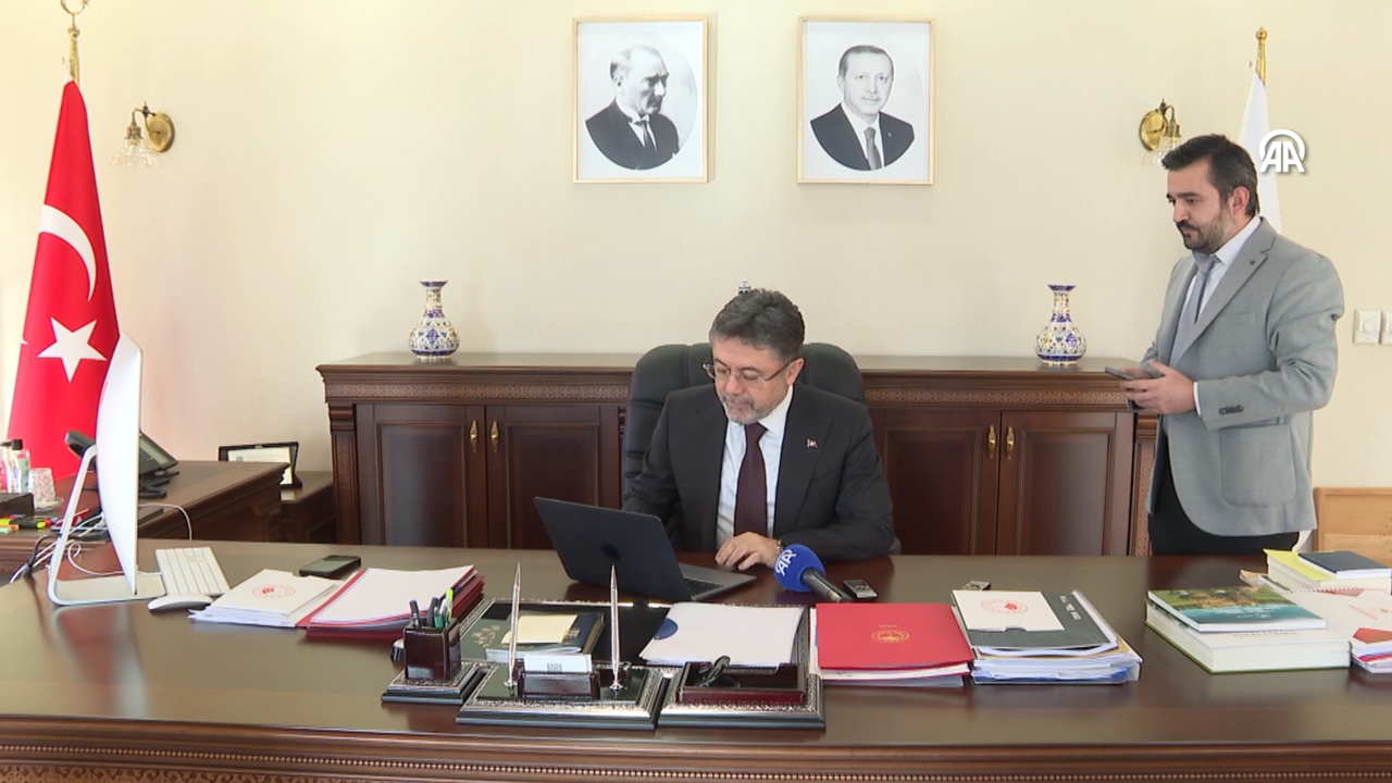 Bakan Yumaklı Yılın Karaleri (1)