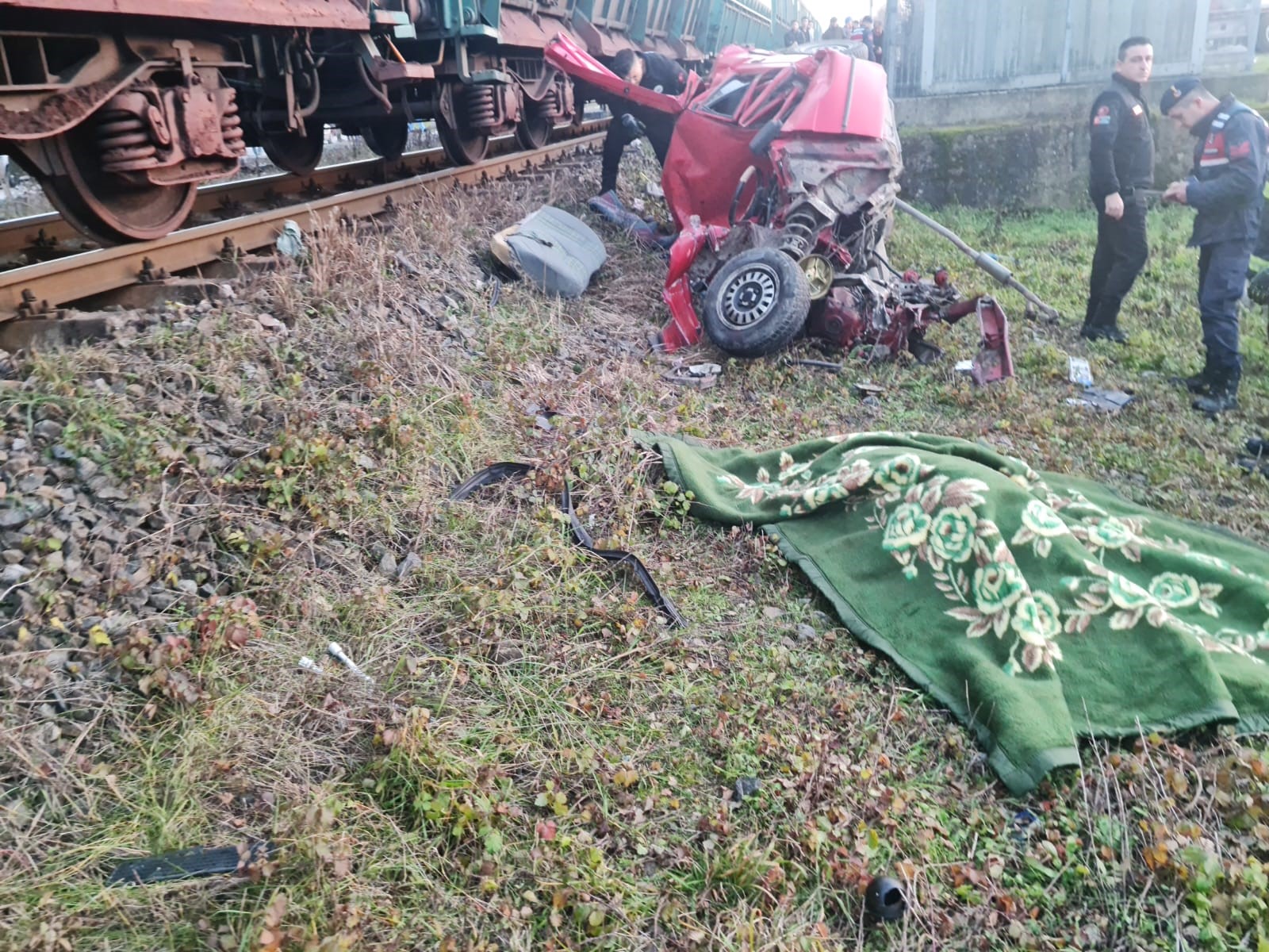 Bariyer Kapalıyken Geçmeye Çalıştı Feci Kazada Sürücü Hayatını Kaybetti 28