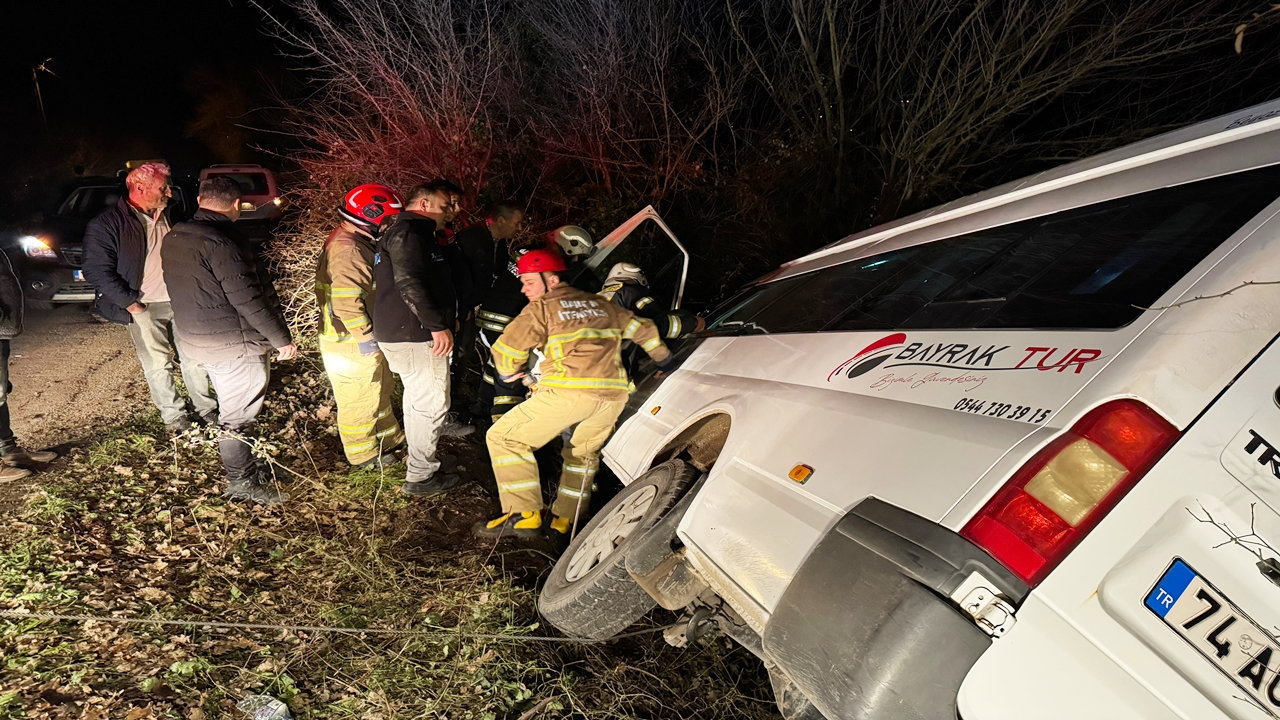 Bartın Minibüs Uçtu (3)