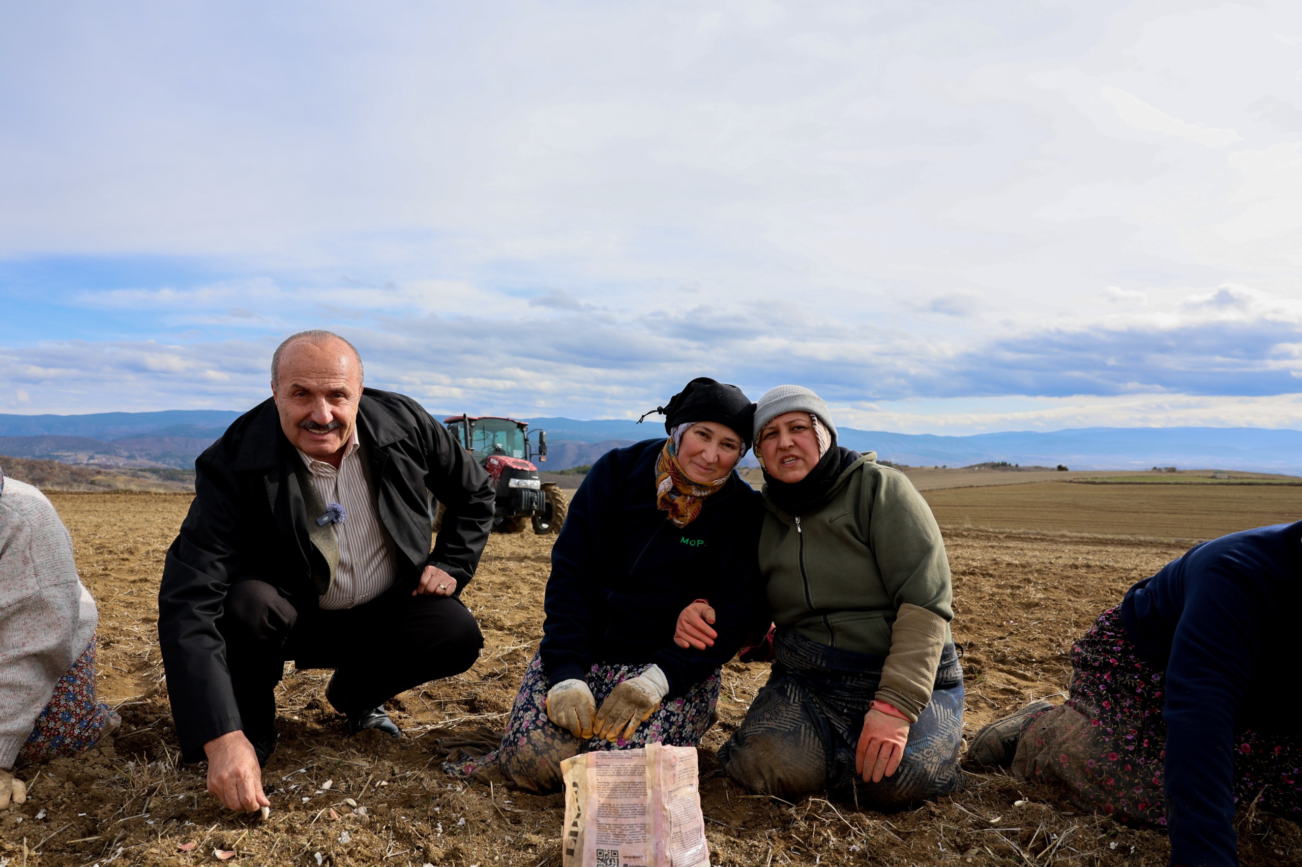 Başkan Arslan Taşköprü Sarımsağı Tarlasında Günlükçülerle Aynı Sofrada Buluştu 22
