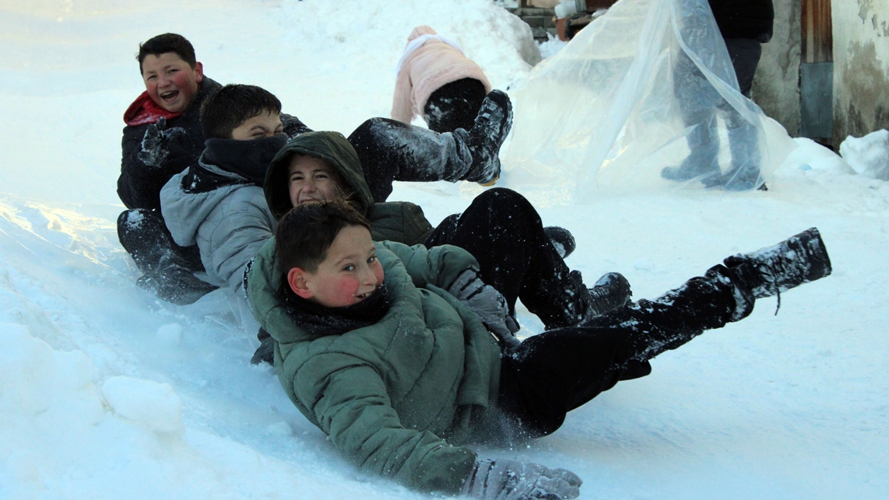 Çocuklar Kızak Keyfi (1)
