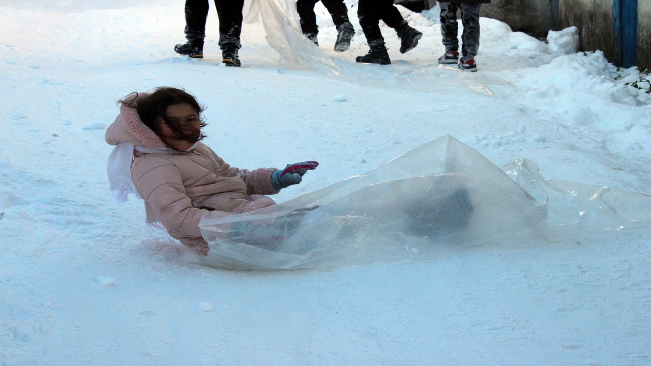 Çocuklar Kızak Keyfi (3)