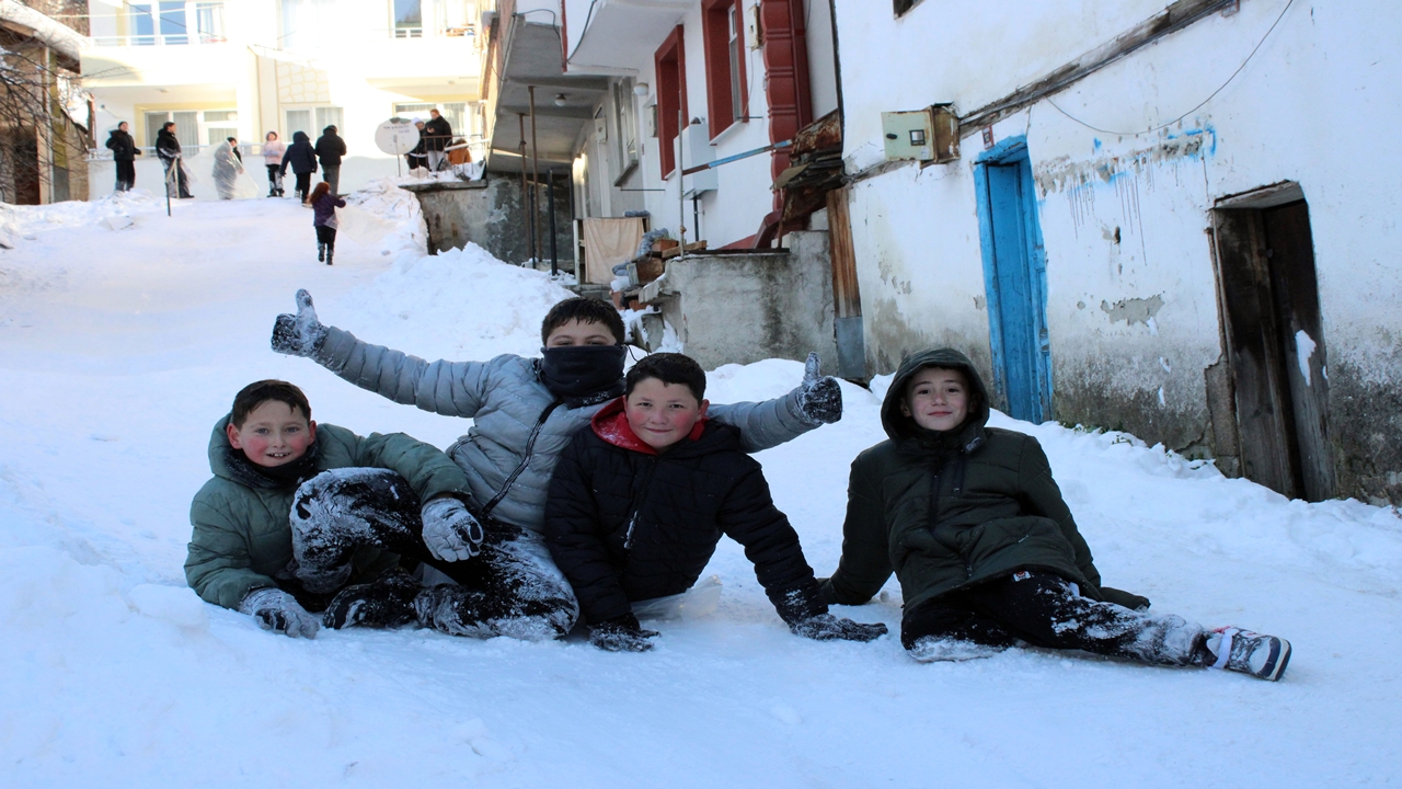 Çocuklar Kızak Keyfi (6)