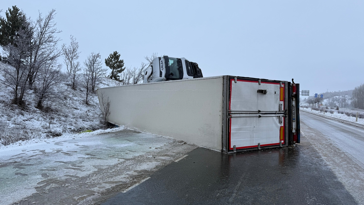 Çorum Tır Kaza Devrildi (4)