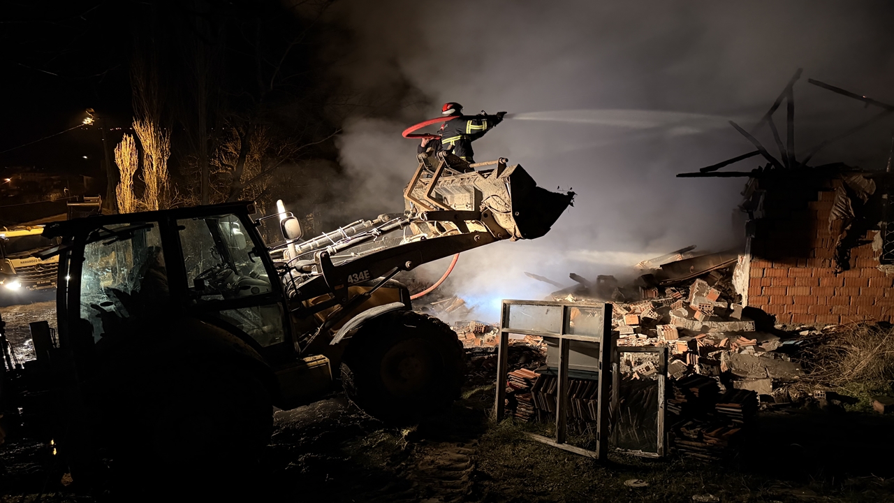 Çorum Yangın Itfaiye Söndürdü (1)