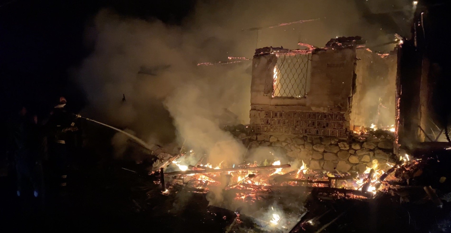 Çorum'da Çıkan Yangın Ev Ve Depoyu Kullanılamaz Hale Getirdi1