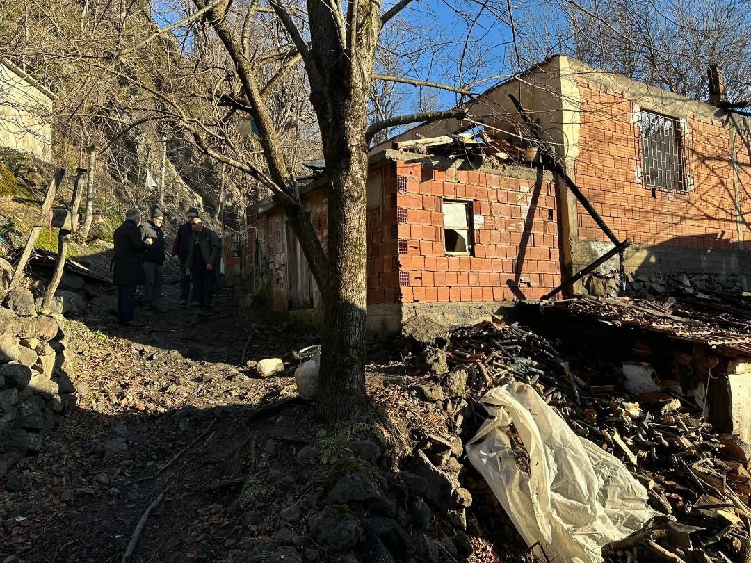 Elektrik Kaynaklı Yangın Çıktı Feci Yangında Ev Küle Döndü 2222