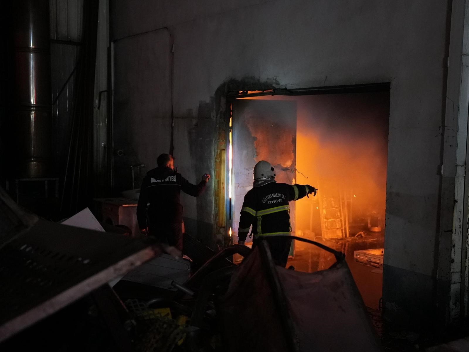 Fabrikada Feci Yangın Hasarın Boyutu Gün Ağarınca Ortaya Çıktı 2