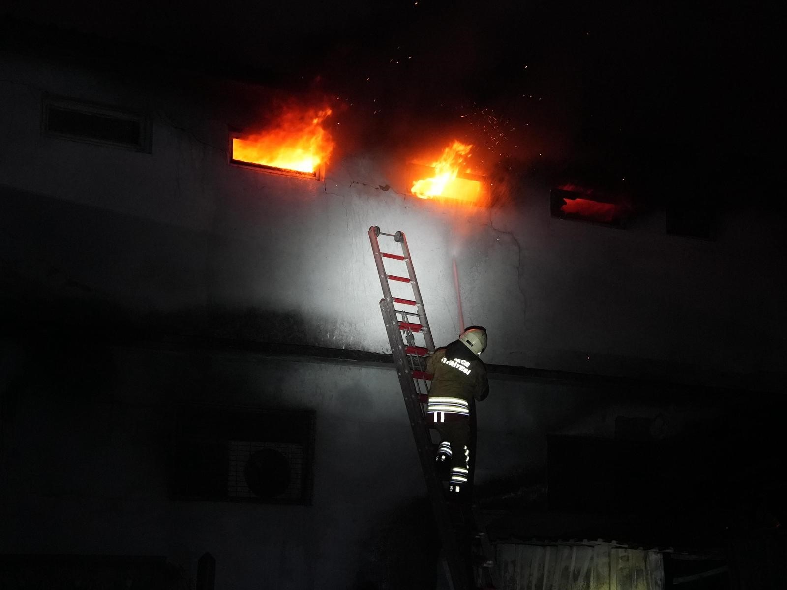 Fabrikada Feci Yangın Hasarın Boyutu Gün Ağarınca Ortaya Çıktı 6