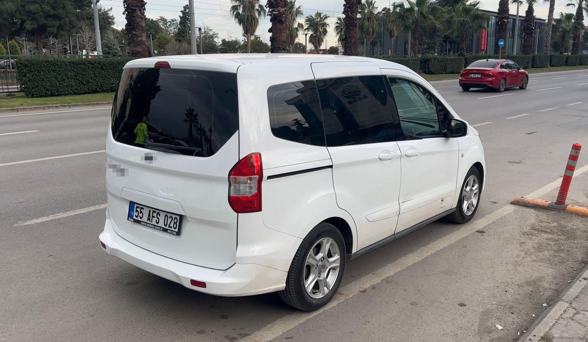 Hafif Ticari Araçla Çarpışan Motosiklet Sürücüsü Yaralandı3