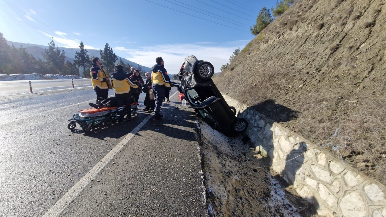Hanönü’de Buzlanma Kazaya Yol Açtı 4 Kişi Yaralandı (1)