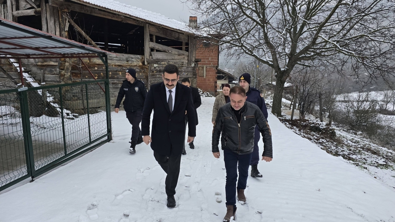 Hanönü’de Yalnız Yaşayan Vatandaşa Sıcak Ziyaret (2)