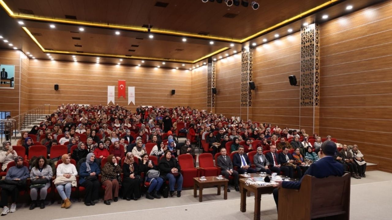 Hayati İnanç Kastamonu’da Aile Akademisi’nde Aileyi Anlattı (4)
