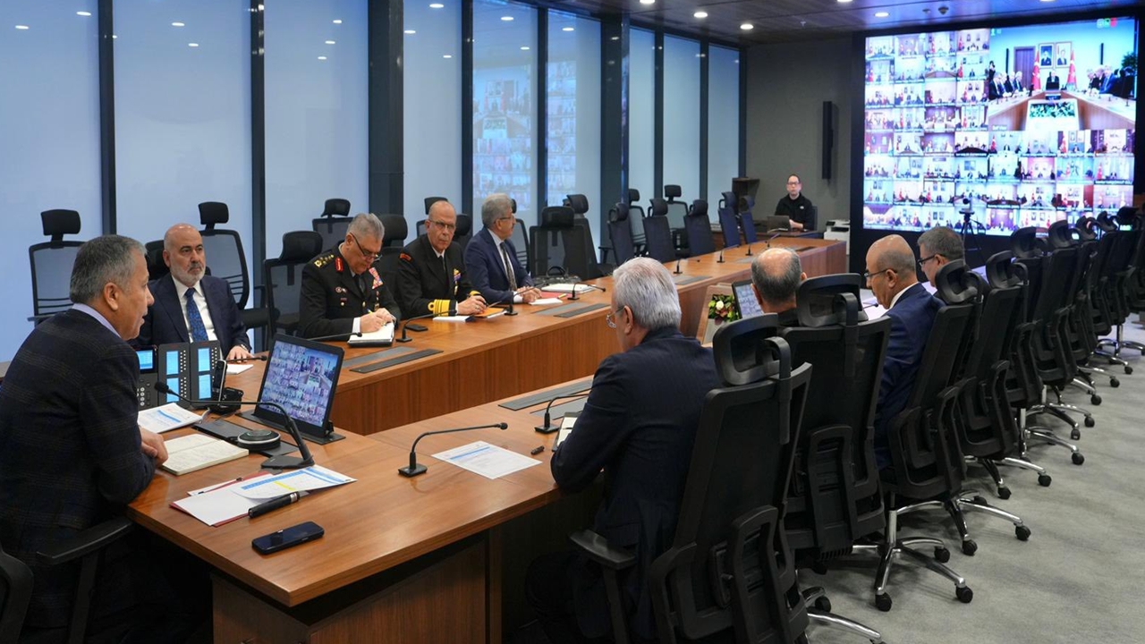 Içişyeri Bakanı Toplantı Vali (2)