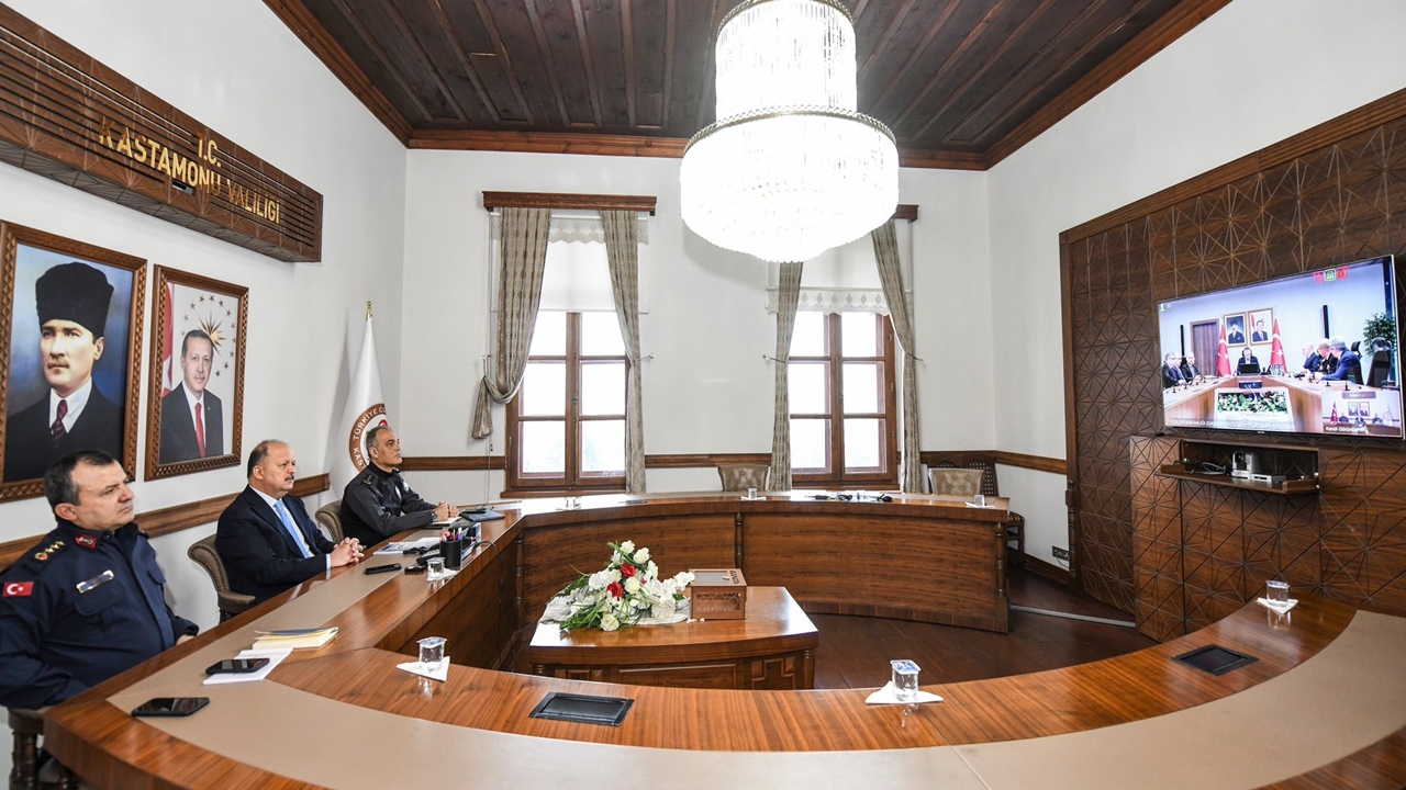 Içişyeri Bakanı Toplantı Vali (3)