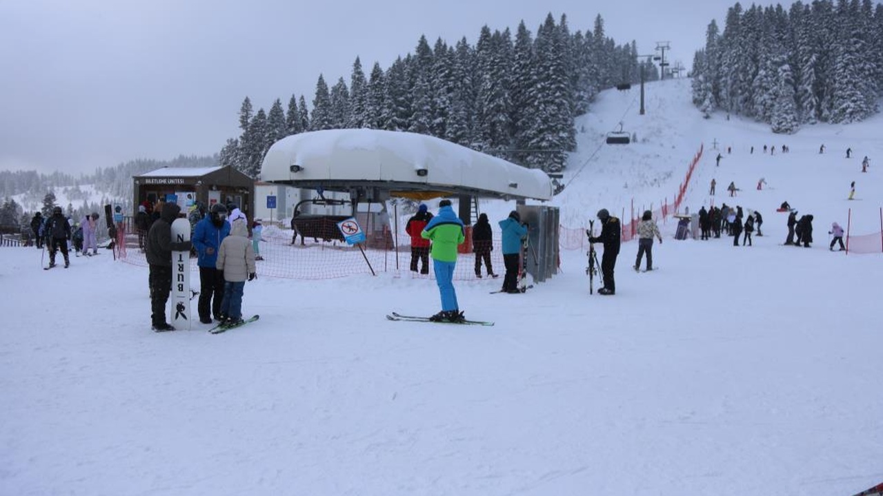 Ilgaz Yurdun Tepe Kayak Merkezi Hafta Sonu (1)