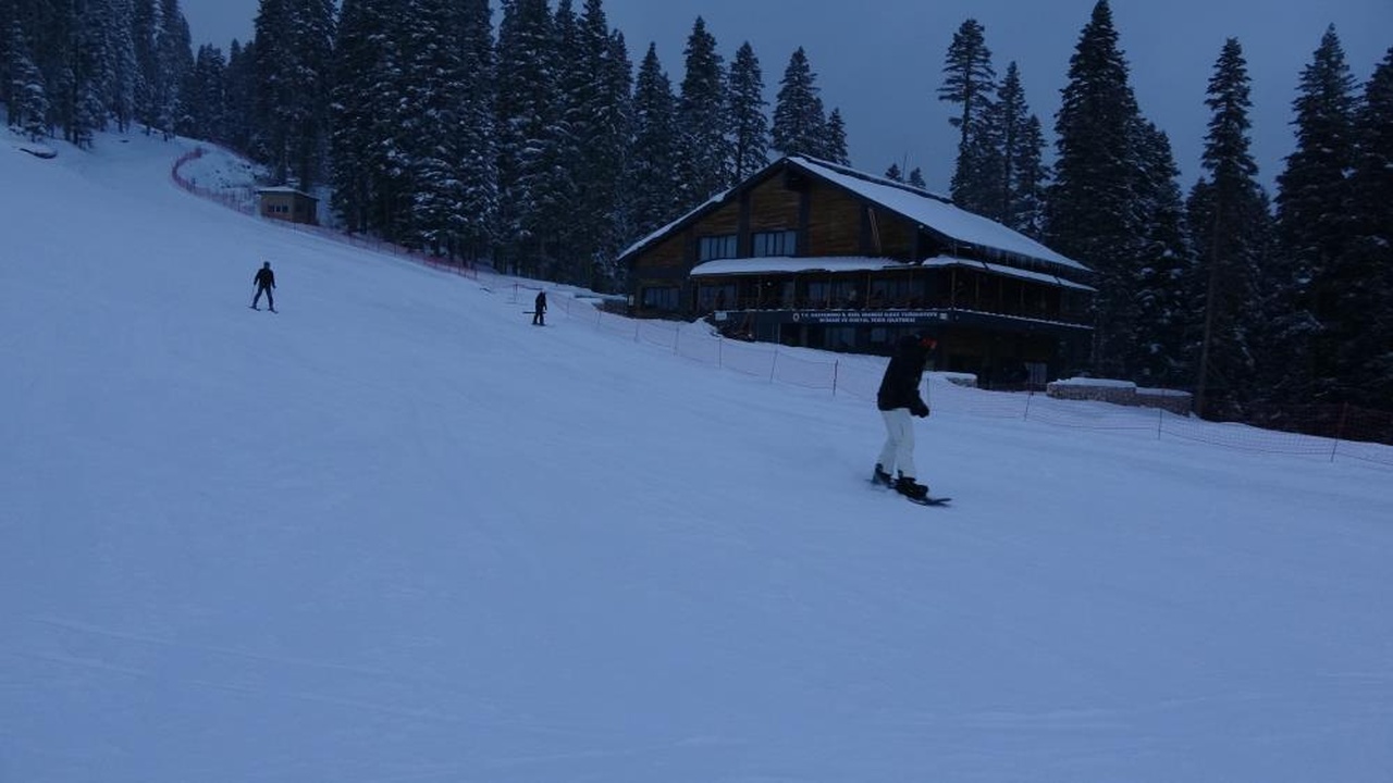 Ilgaz Yurdun Tepe Kayak Merkezi Hafta Sonu (4)