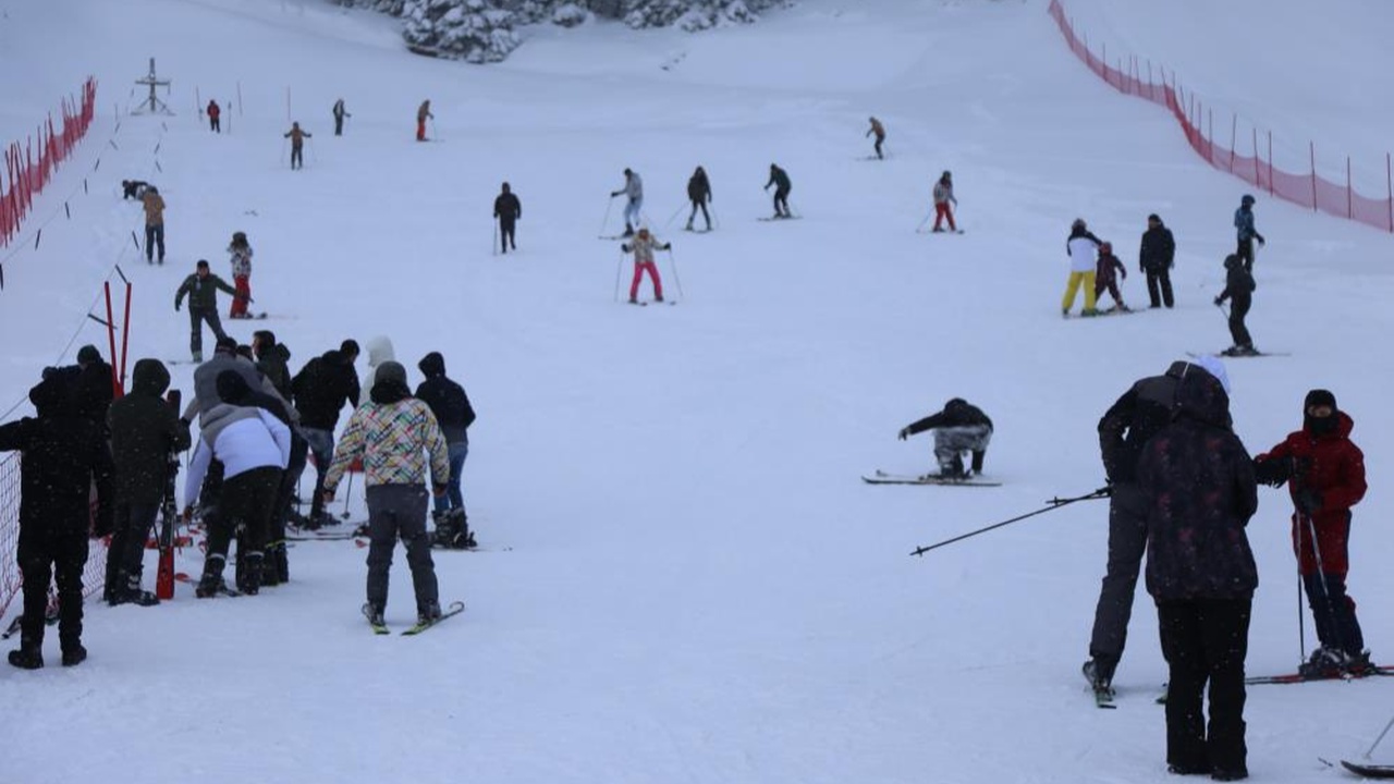 Ilgaz Yurdun Tepe Kayak Merkezi Hafta Sonu (8)