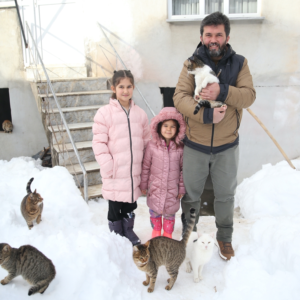 İmam Rıfat Şahin Kedi Besleme (14)