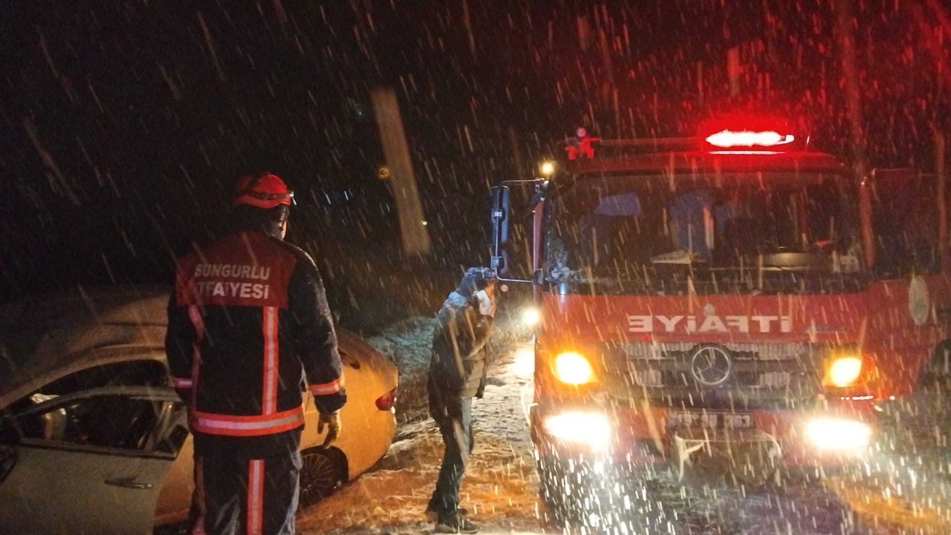 Kar Yağışı Sonrası Feci Kaza Takla Atan Araçta 7 Yaralı