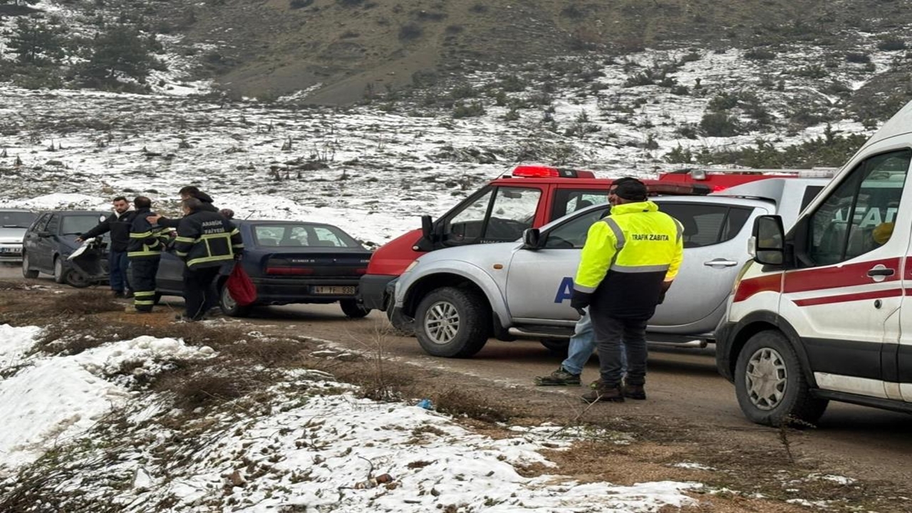 Karabük Tarlaya Otomobil Uçtu (1)