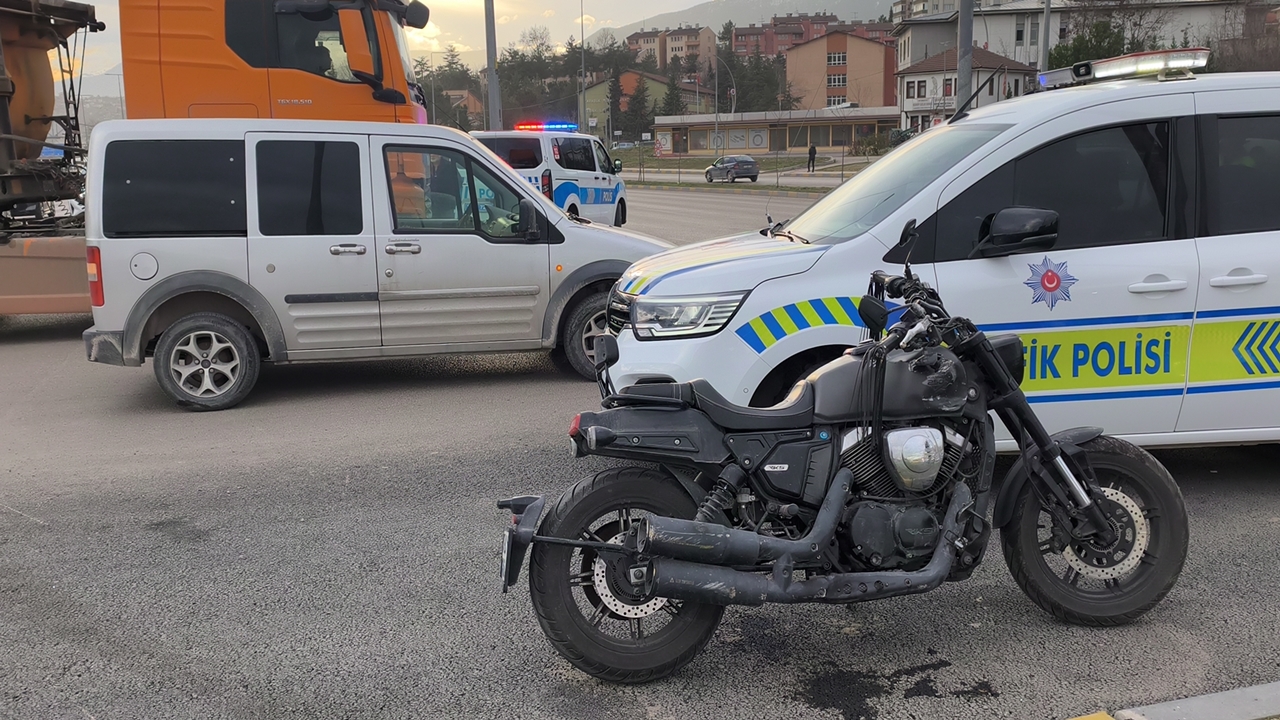 Karabükte Trafik Kazası 2 Yaralı Var (1)