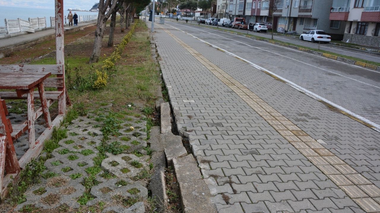 Karadeniz’in Hırçın Dalgaları Kastamonu Kıyısında Endişeyi Artırıyor (2)