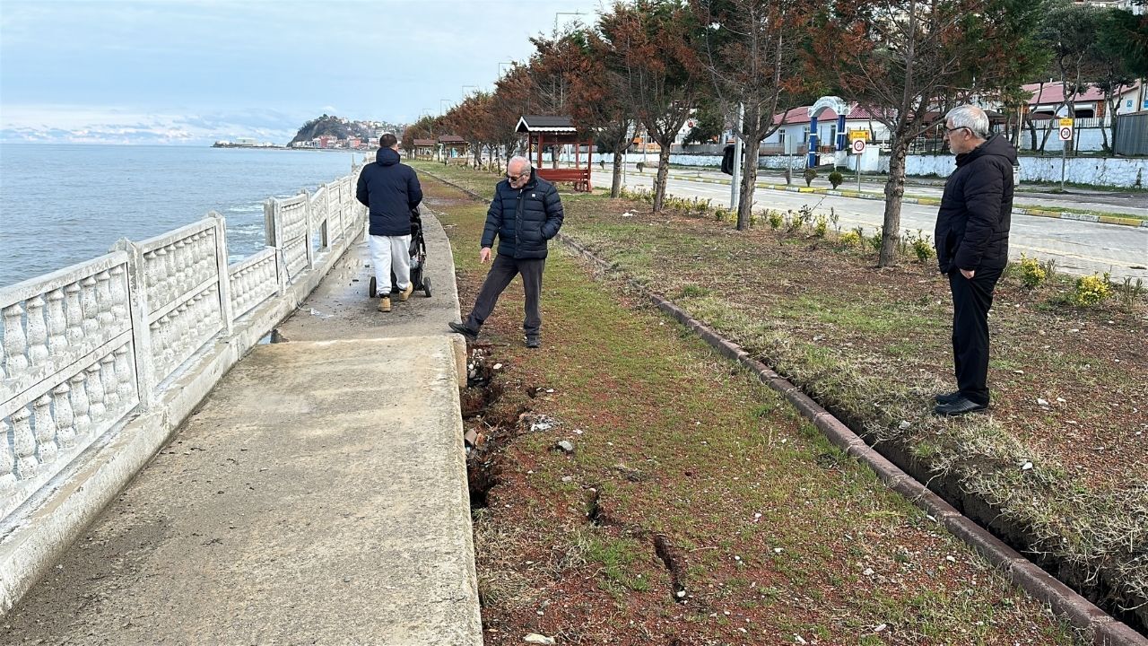 Karadeniz’in Hırçın Dalgaları Kastamonu Kıyısında Endişeyi Artırıyor (5)