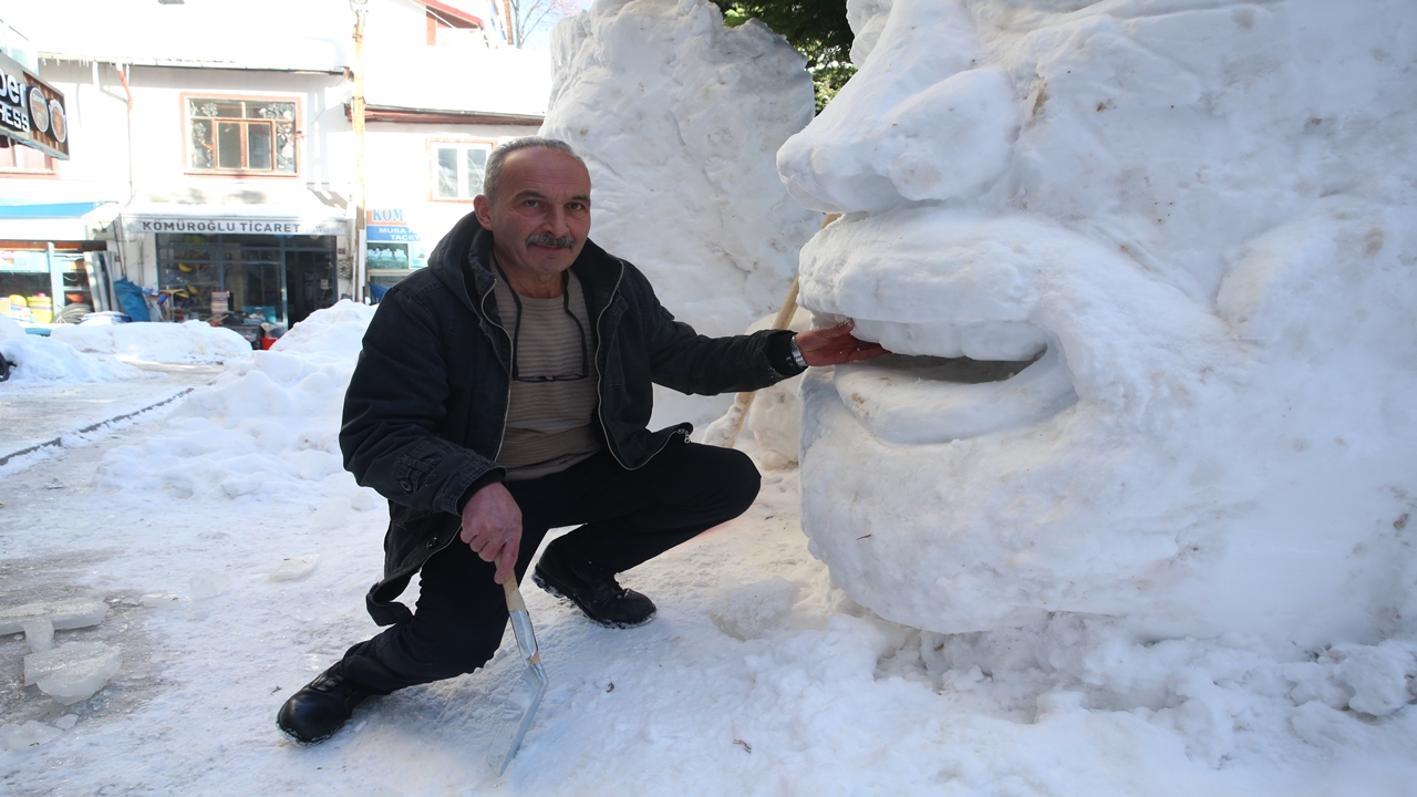 Kastamonu Da Kardan Adam Heykel (10)