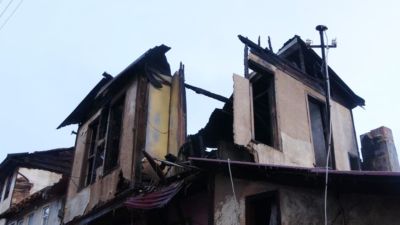 Kastamonu Da Konak Yangını Iskelet Kaldı (1)-1
