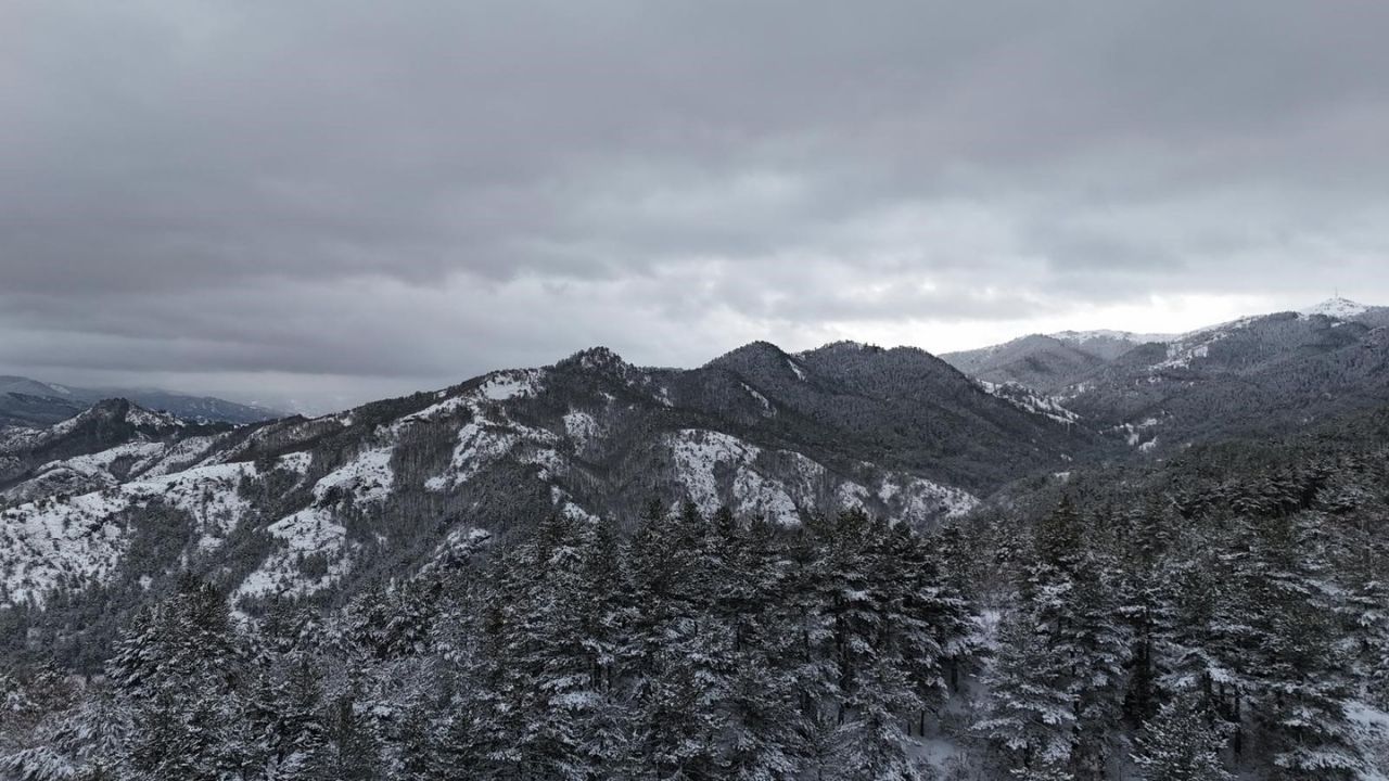 Kastamonu Ormanları Karla Beyaza Büründü Manzara Büyüledi (2)