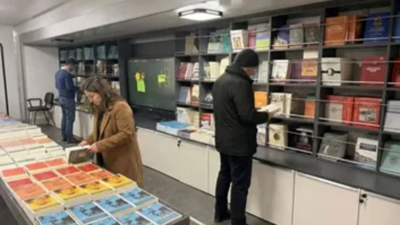 Kastamonu Türk Tarih Kurumu Mobil Kitap Satış Mağazası (1)