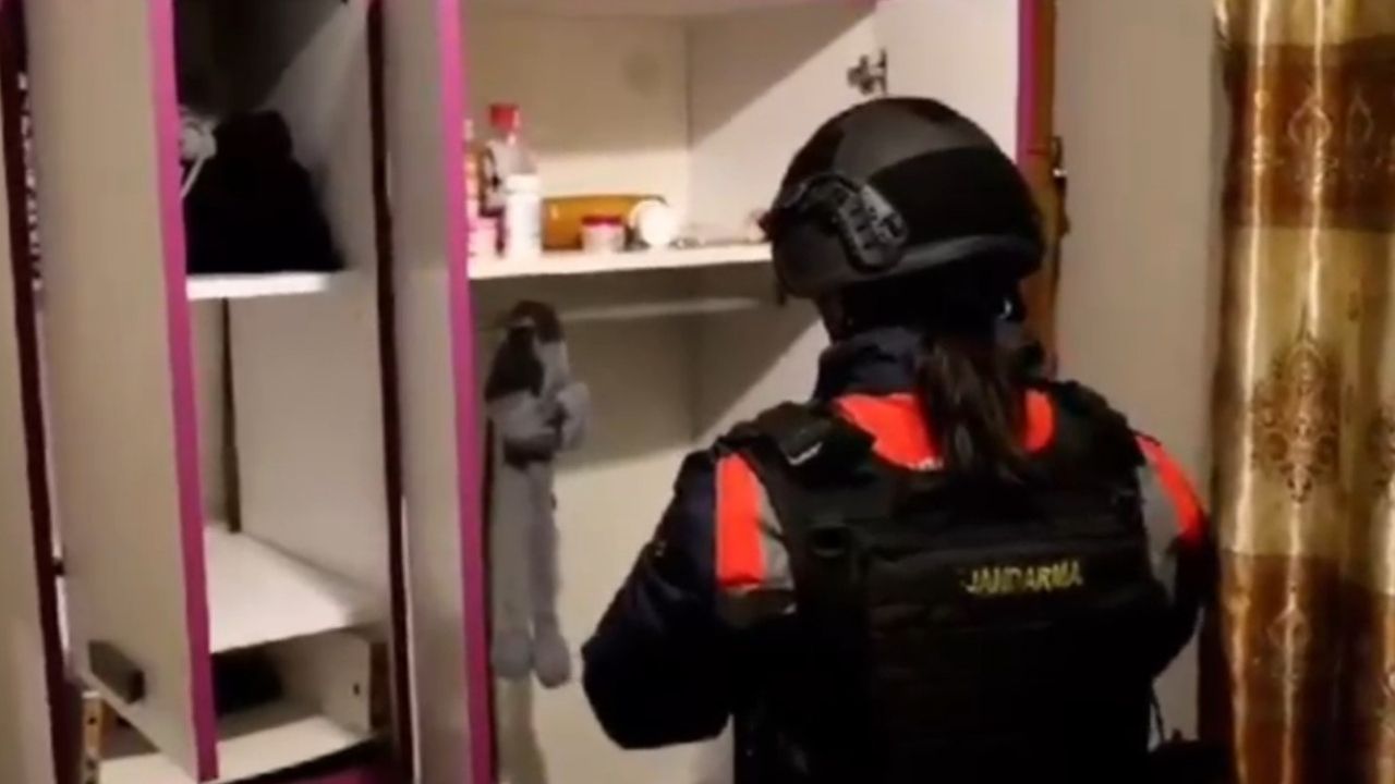 Kastamonu’da 12 Adrese Eş Zamanlı Operasyon 9 Şüpheli Yakalandı (5)