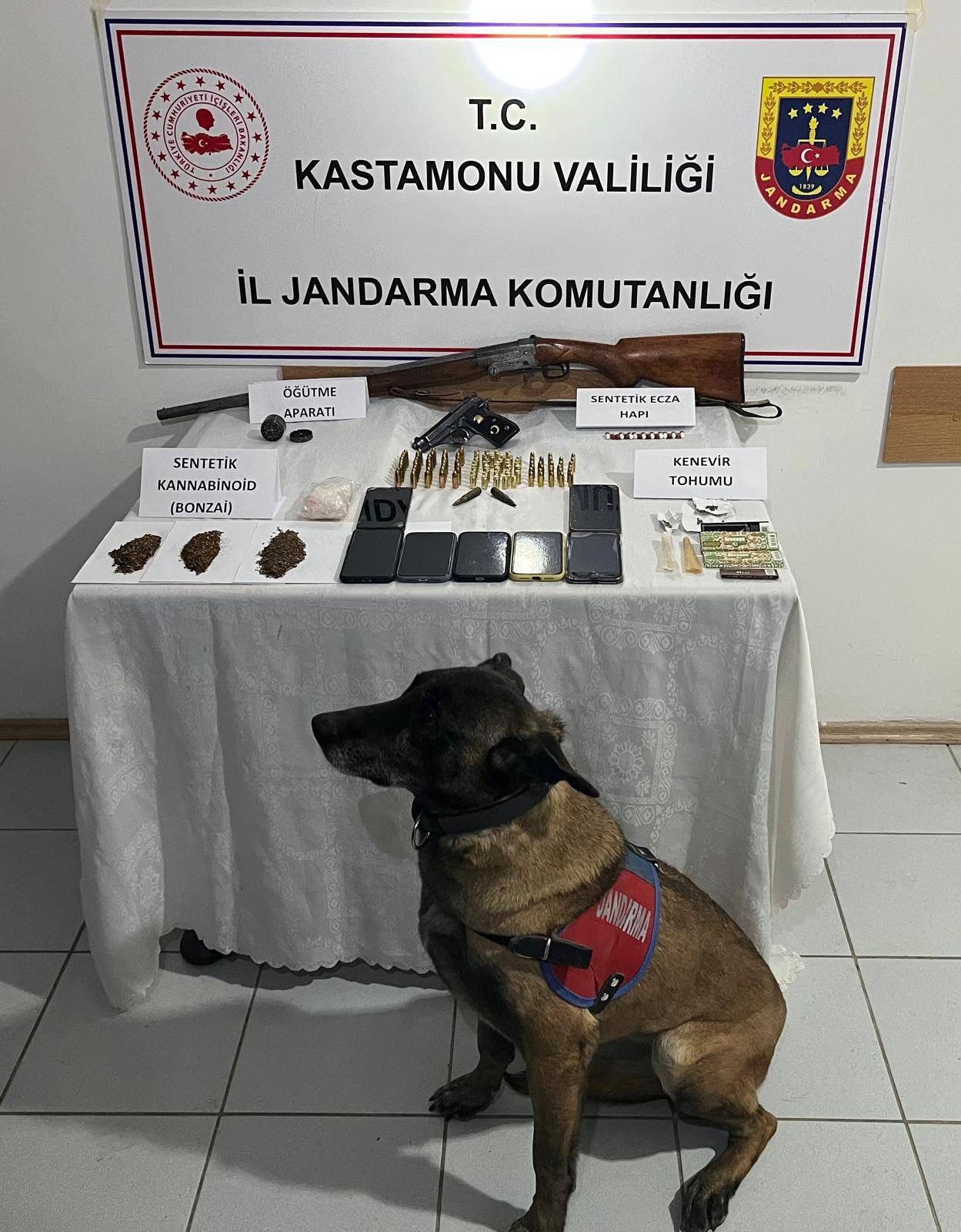 Kastamonu'da 9 Adrese Eş Zamanlı Operasyon! 8 Şüpheli Gözaltına Alıntı 1 Kişi Tutuklandı! 12