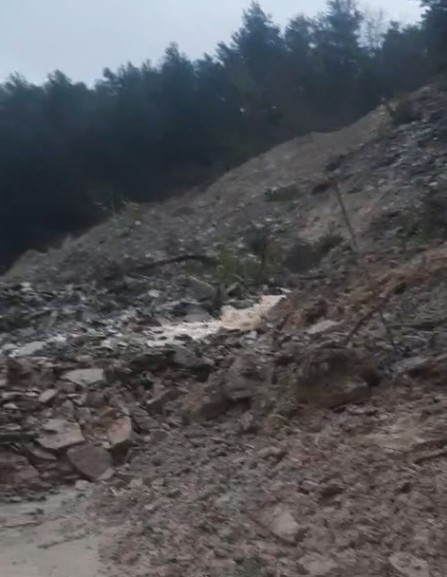 Kastamonu'da Aynı Bölgede Tekrar Heyelan Yaşandı Yol Ulaşıma Kapandı! 8