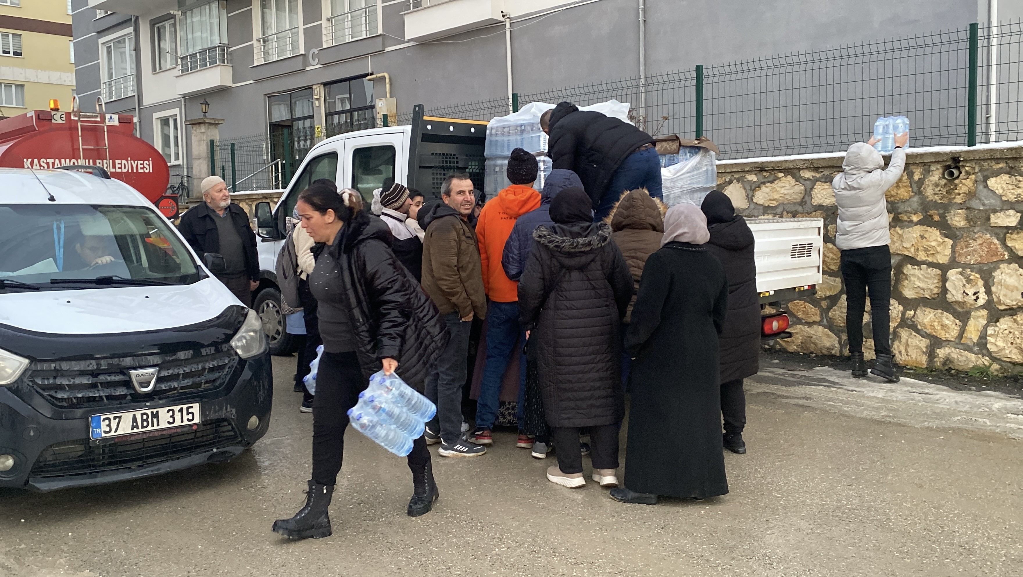 Kastamonu'da Birçok Mahallede Su Kesintisi Devam Ediyor Vatandaşlara Su Dağıtıldı 8