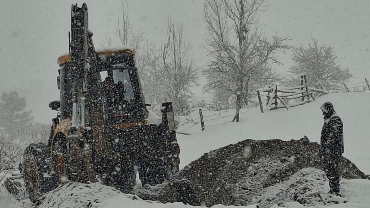 Kastamonu’da Buz Gibi Gece Mesaisi Şebekeye Su Yeniden Verildi (2)