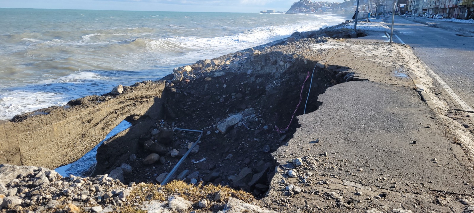 Kastamonu'da Dev Dalgalar Kaldırımlara Zarar Verdi 4