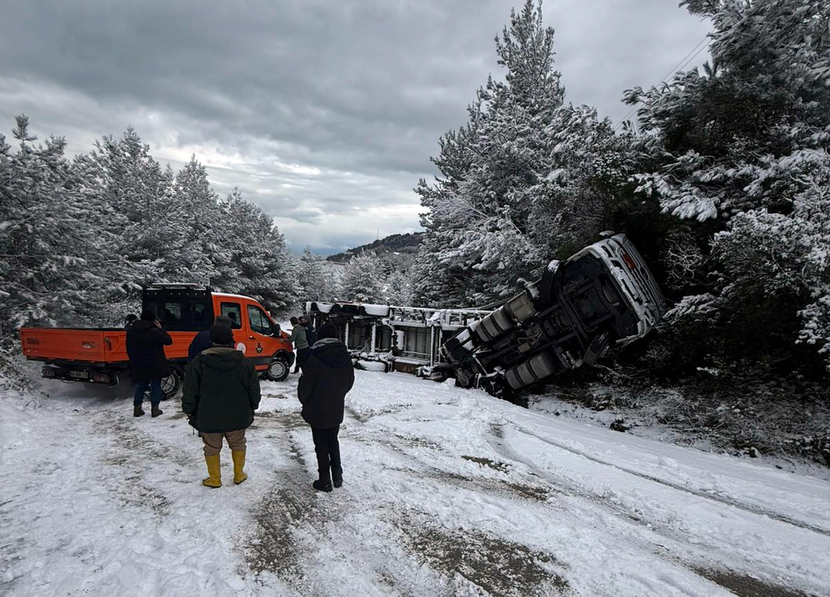 Kastamonu'da Devrilen Doğal Gaz Tüpü Yüklü Tırla Ilgili Detaylar Belli Oldu 22
