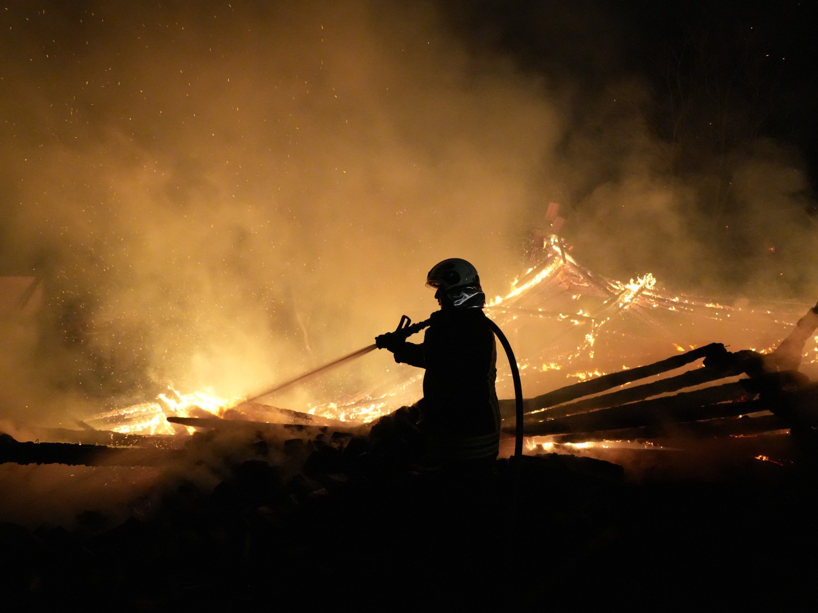 Kastamonu'da Feci Yangın 3 Ev Zarar Gördü, 2 Samanlık Yandı! (Detaylar) 2