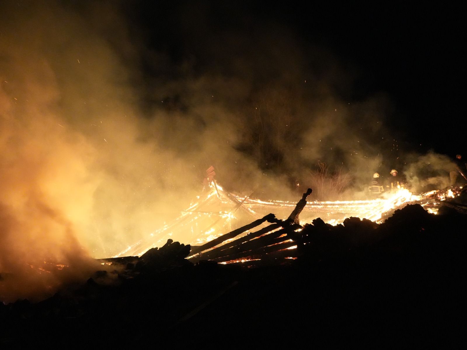 Kastamonu'da Feci Yangın 3 Ev Zarar Gördü, 2 Samanlık Yandı! (Detaylar) 24