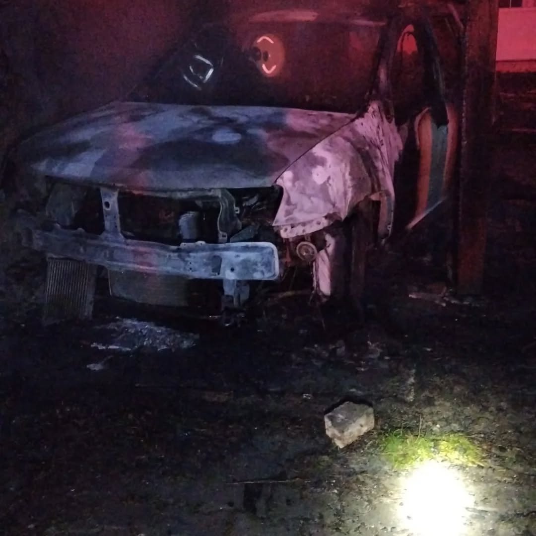 Kastamonu’da Garaj Faciası Yangın Park Halindeki Aracı Yok Etti1