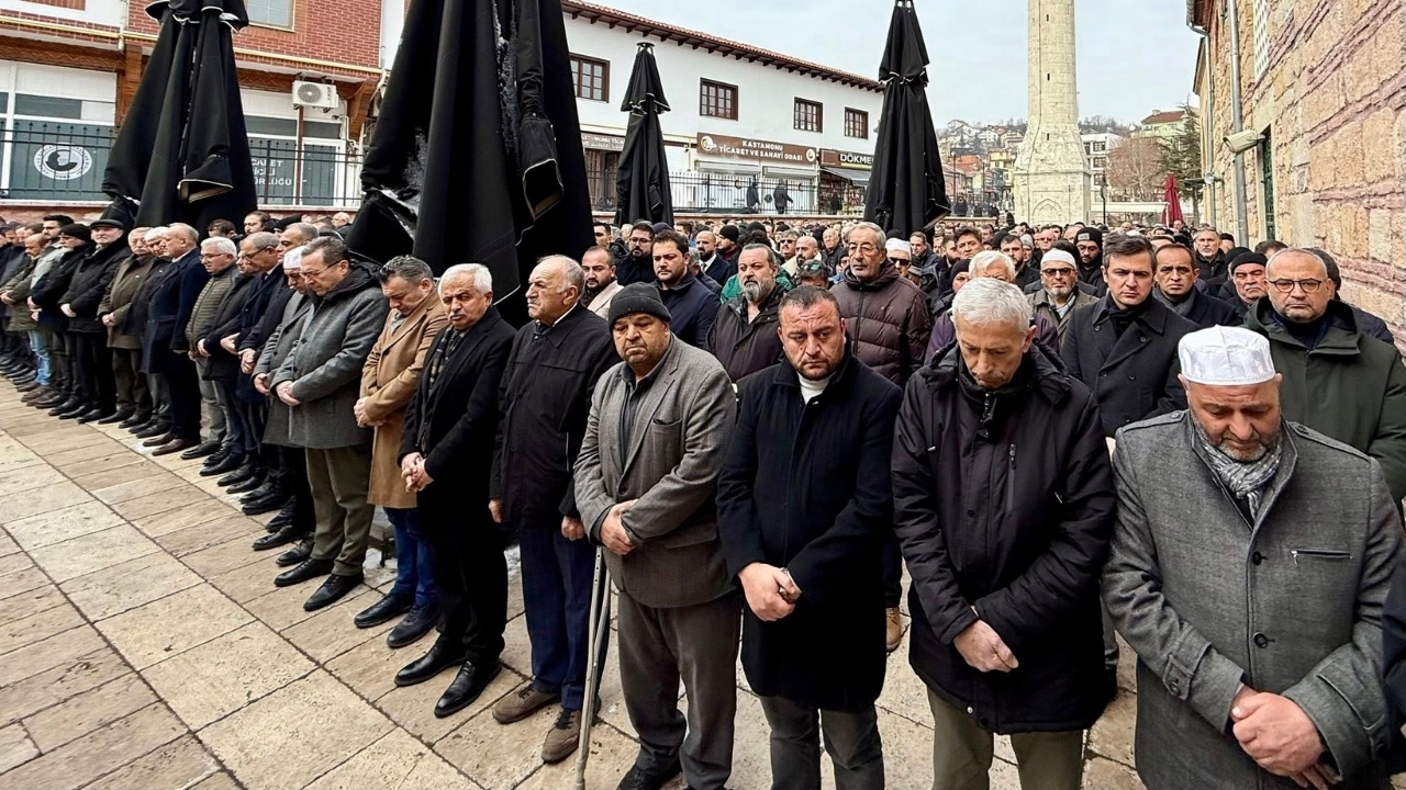 Kastamonu’da Hacı Türkan Uzan Dualarla Defnedildi (1)