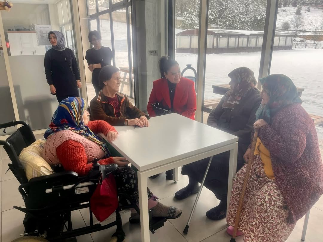 Kastamonu'da Huzurevi Sakinlerini Ziyaret Ettiler 12