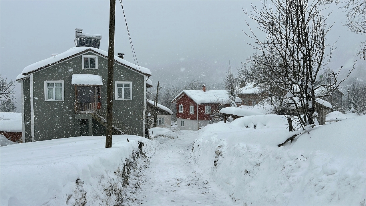 Kastamonu’da Kar Yolları Kapattı, 167 Köye Ulaşım Sağlanamıyor (3)
